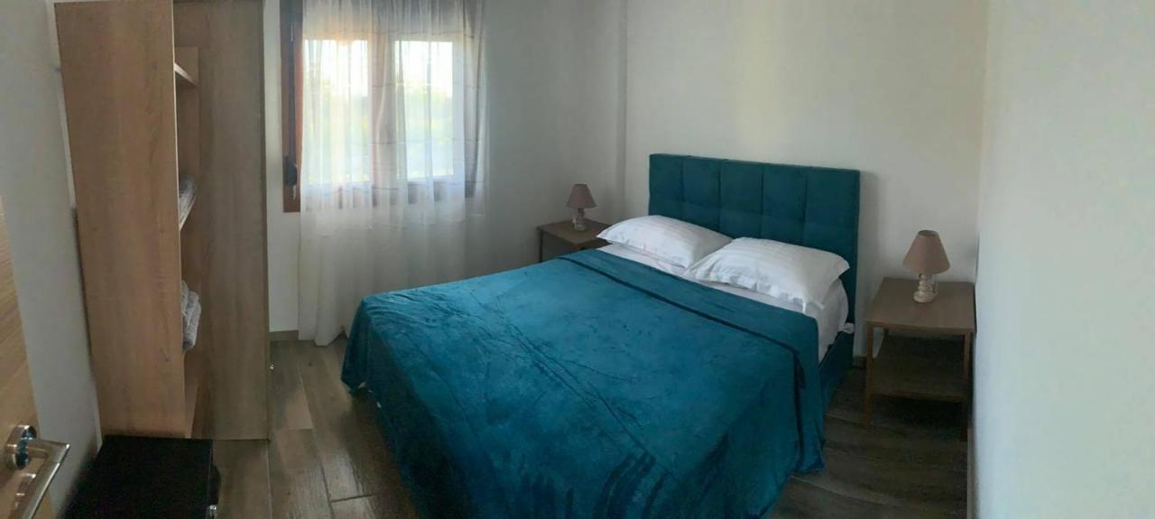 To Petrino Spiti Apartment Посиди Екстериор снимка