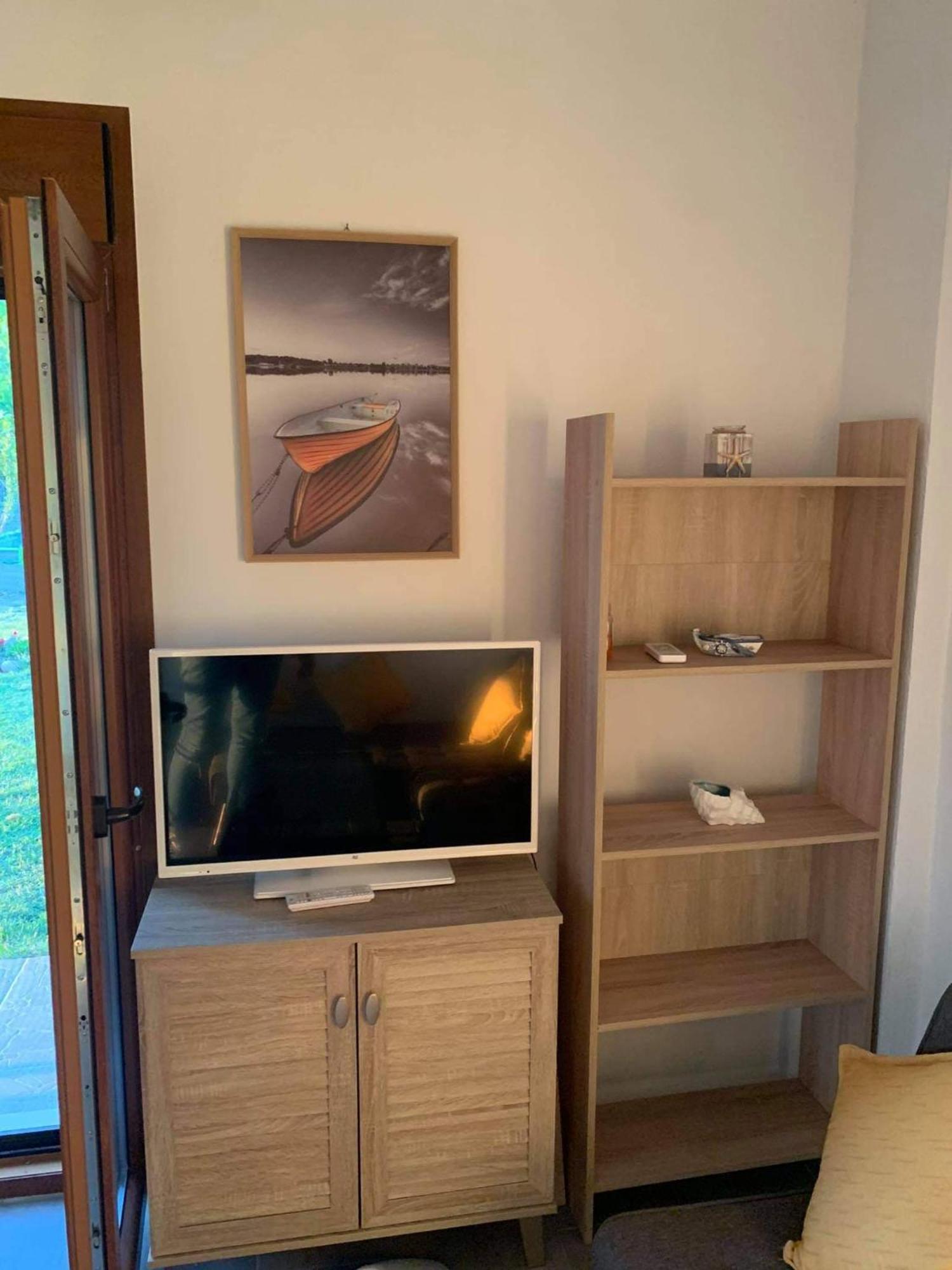 To Petrino Spiti Apartment Посиди Екстериор снимка