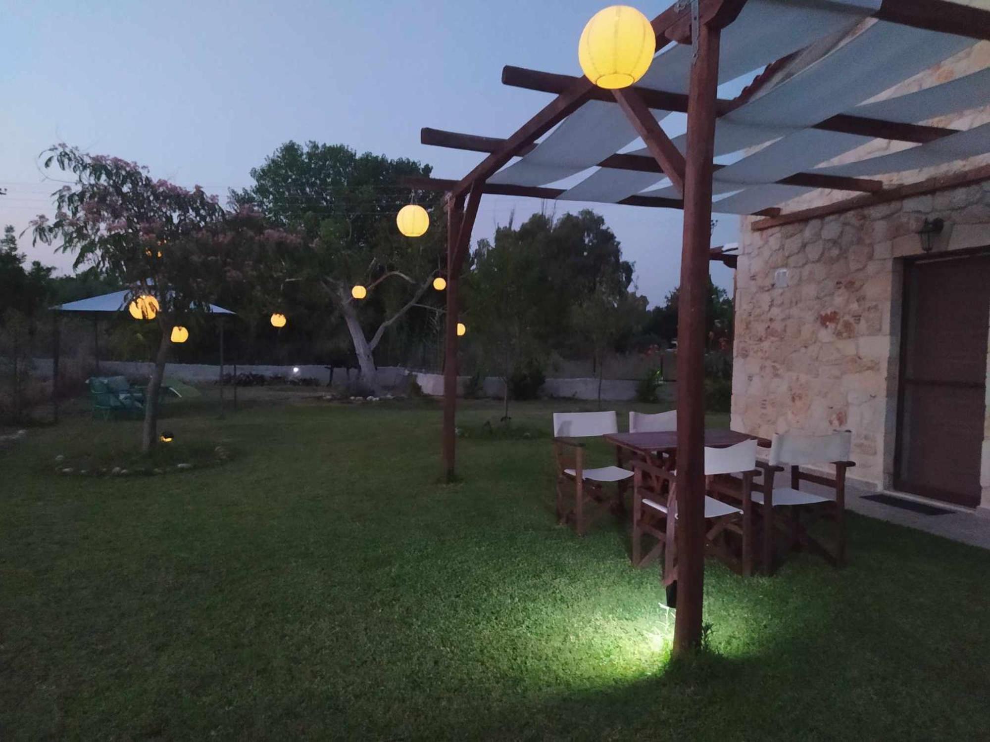To Petrino Spiti Apartment Посиди Екстериор снимка