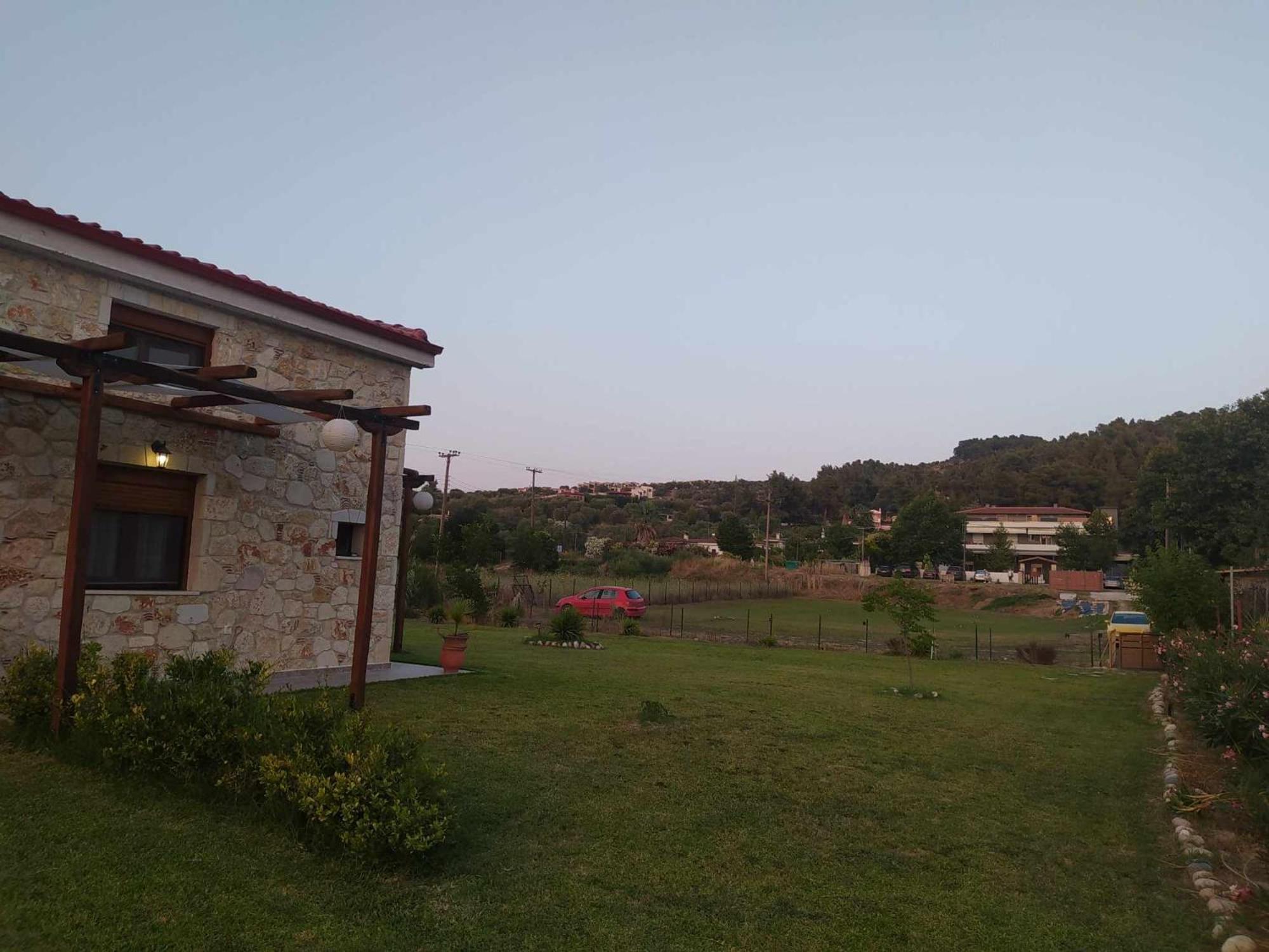 To Petrino Spiti Apartment Посиди Екстериор снимка
