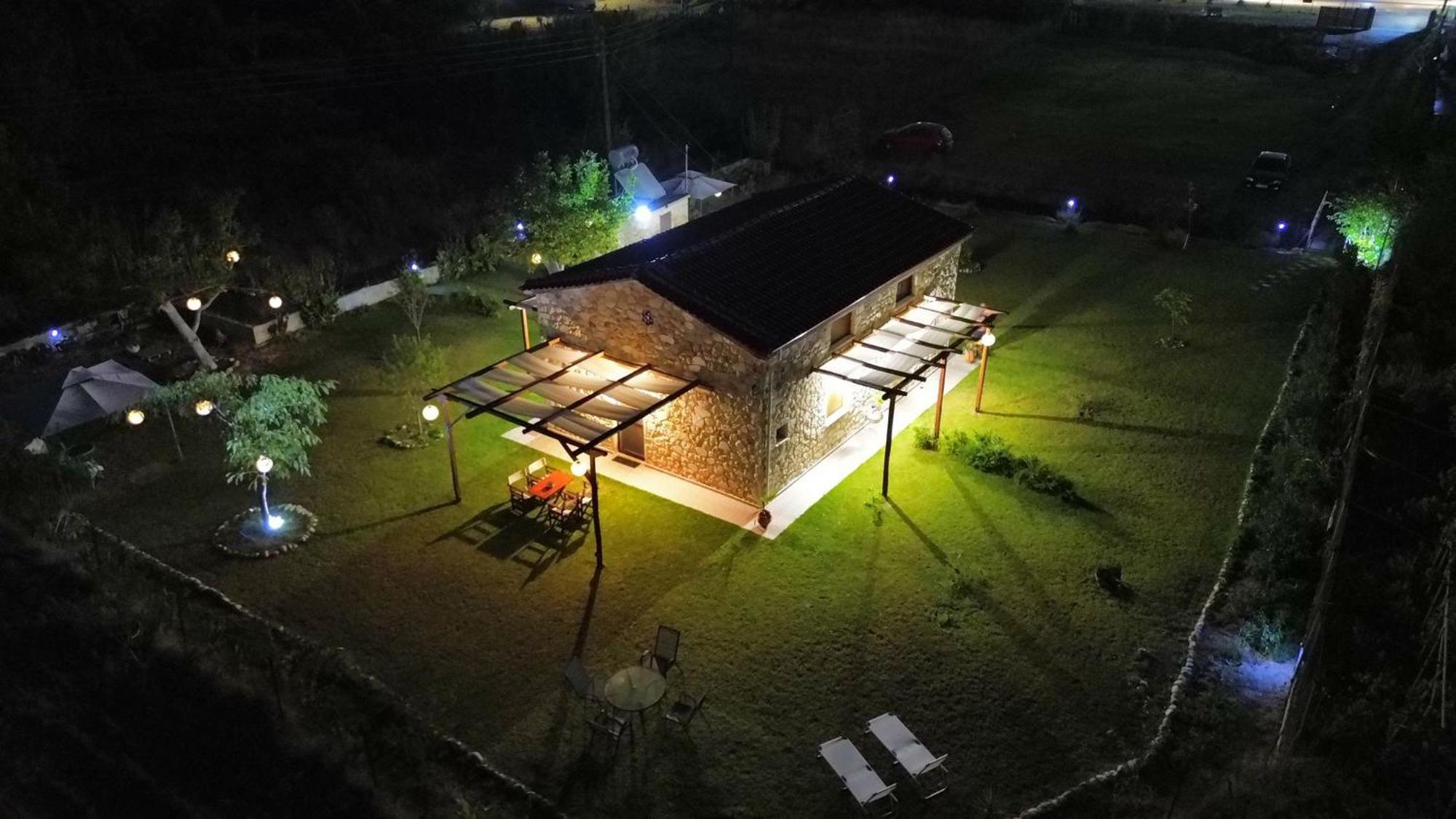 To Petrino Spiti Apartment Посиди Стая снимка