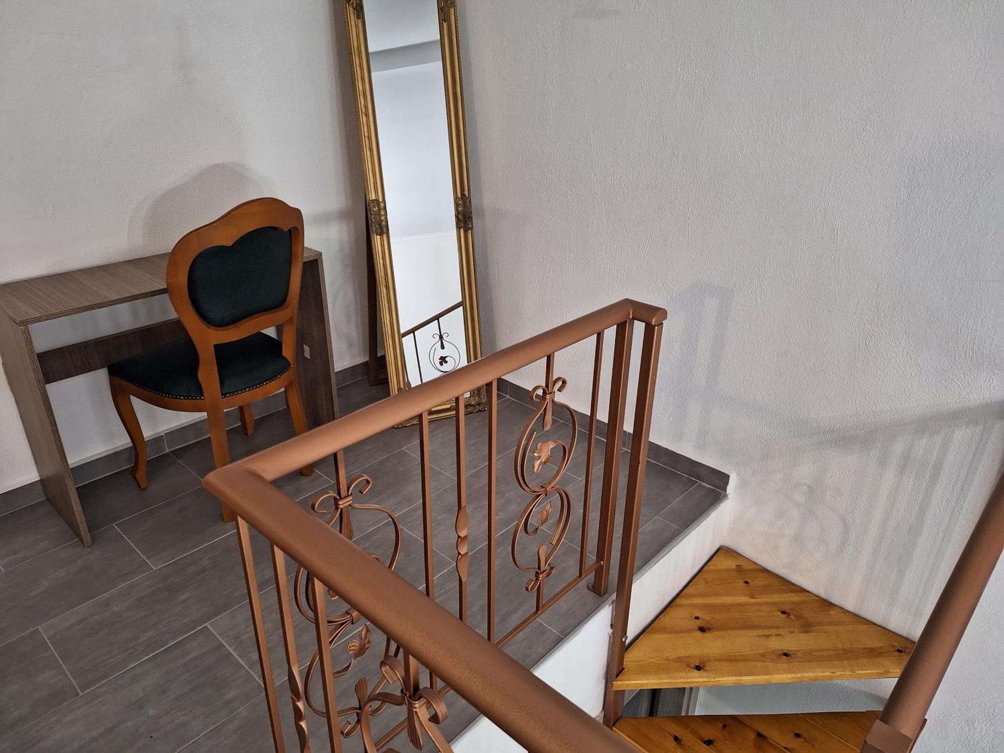 To Petrino Spiti Apartment Посиди Екстериор снимка