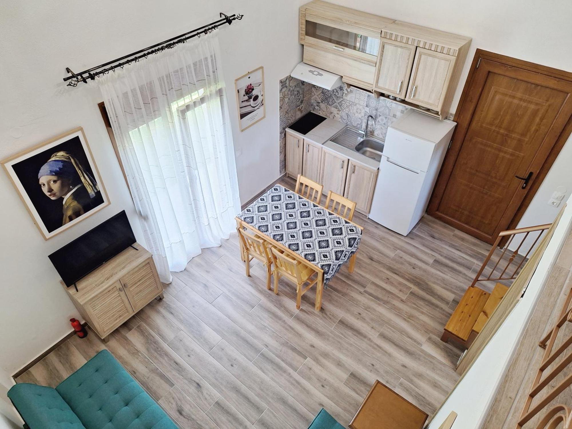 To Petrino Spiti Apartment Посиди Екстериор снимка