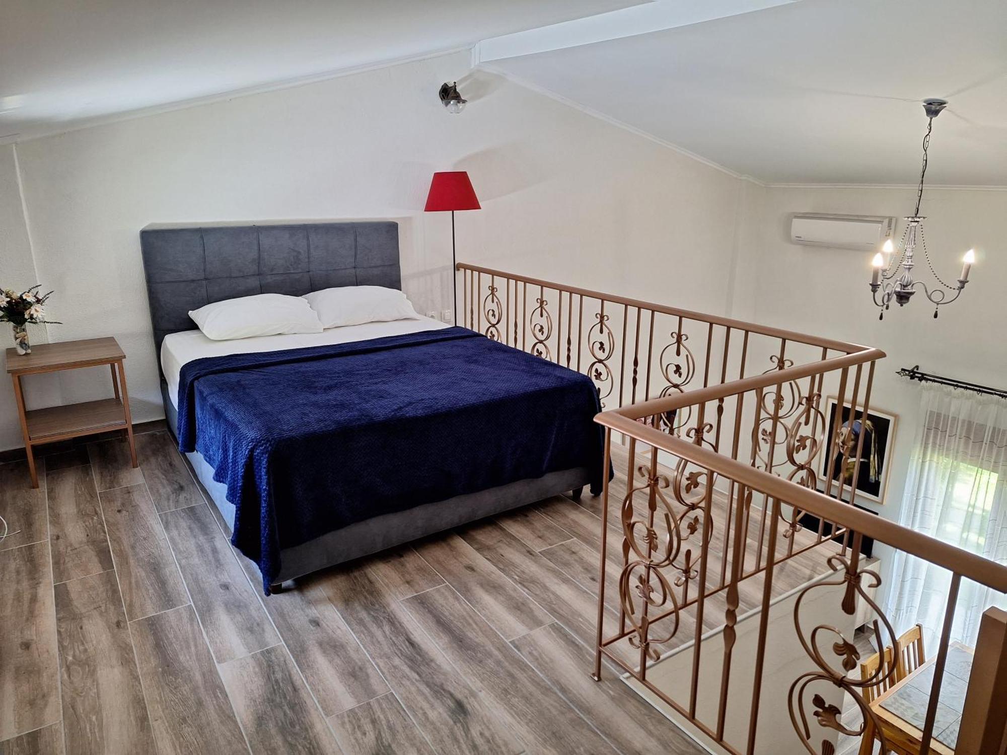 To Petrino Spiti Apartment Посиди Екстериор снимка