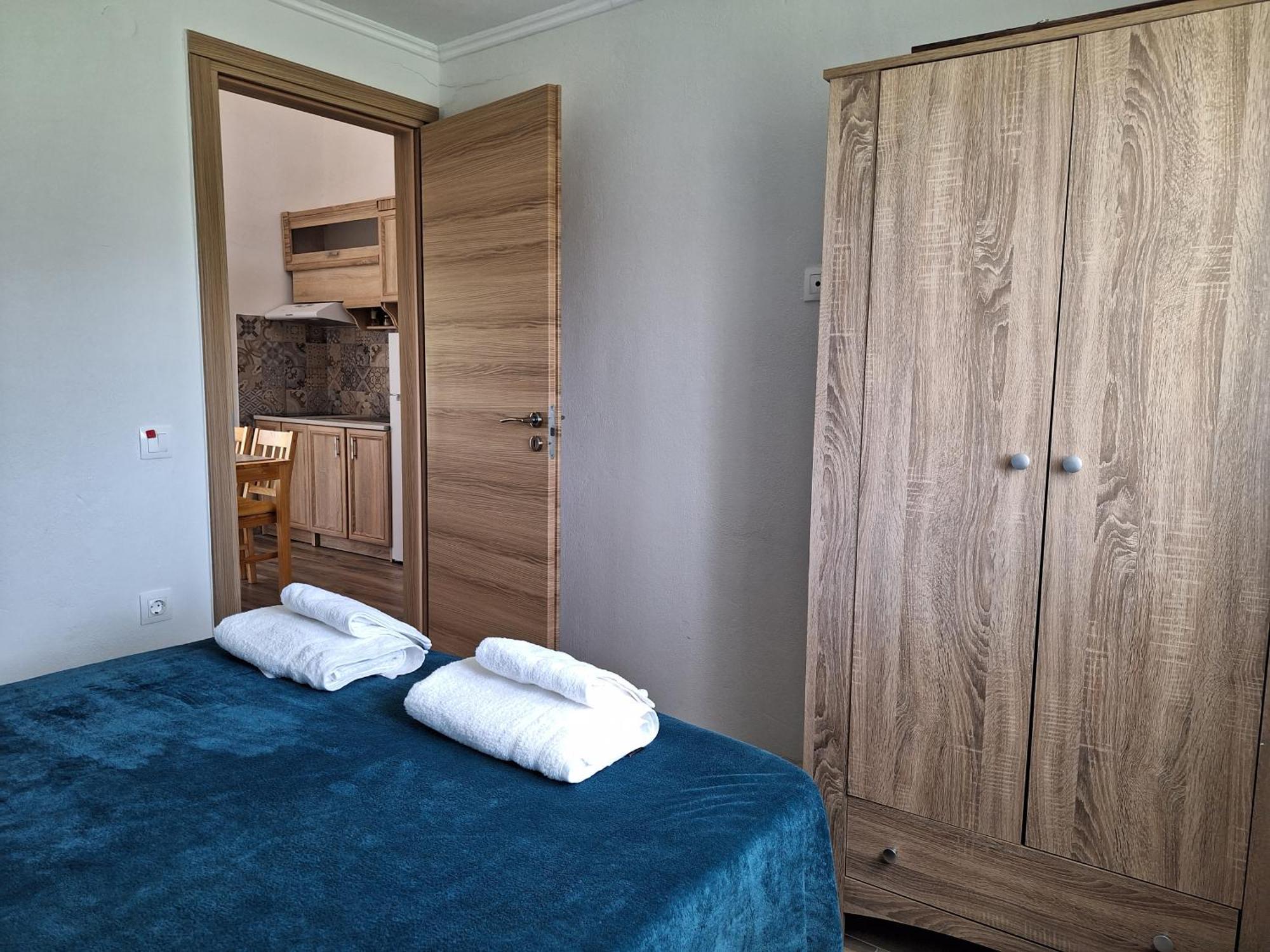 To Petrino Spiti Apartment Посиди Екстериор снимка