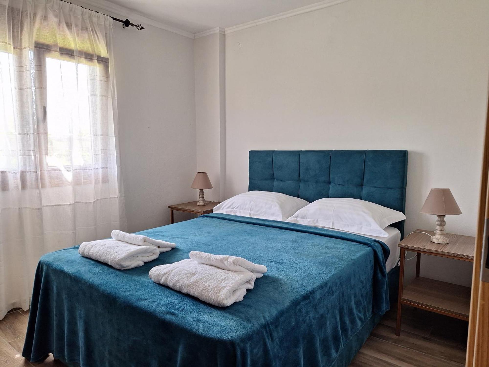 To Petrino Spiti Apartment Посиди Екстериор снимка