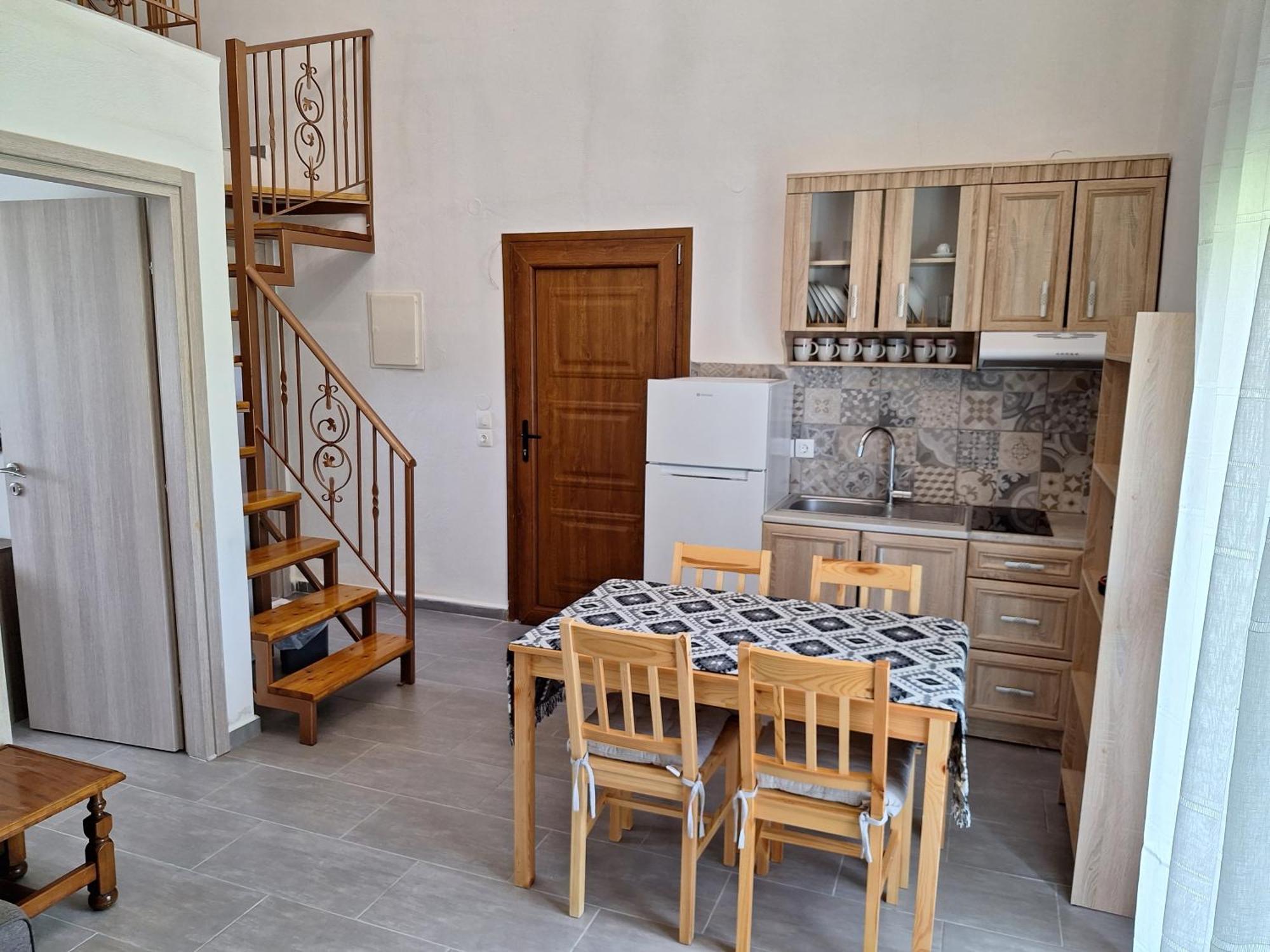 To Petrino Spiti Apartment Посиди Екстериор снимка