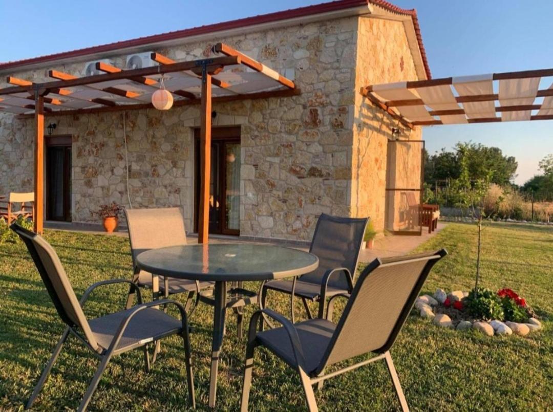 To Petrino Spiti Apartment Посиди Стая снимка