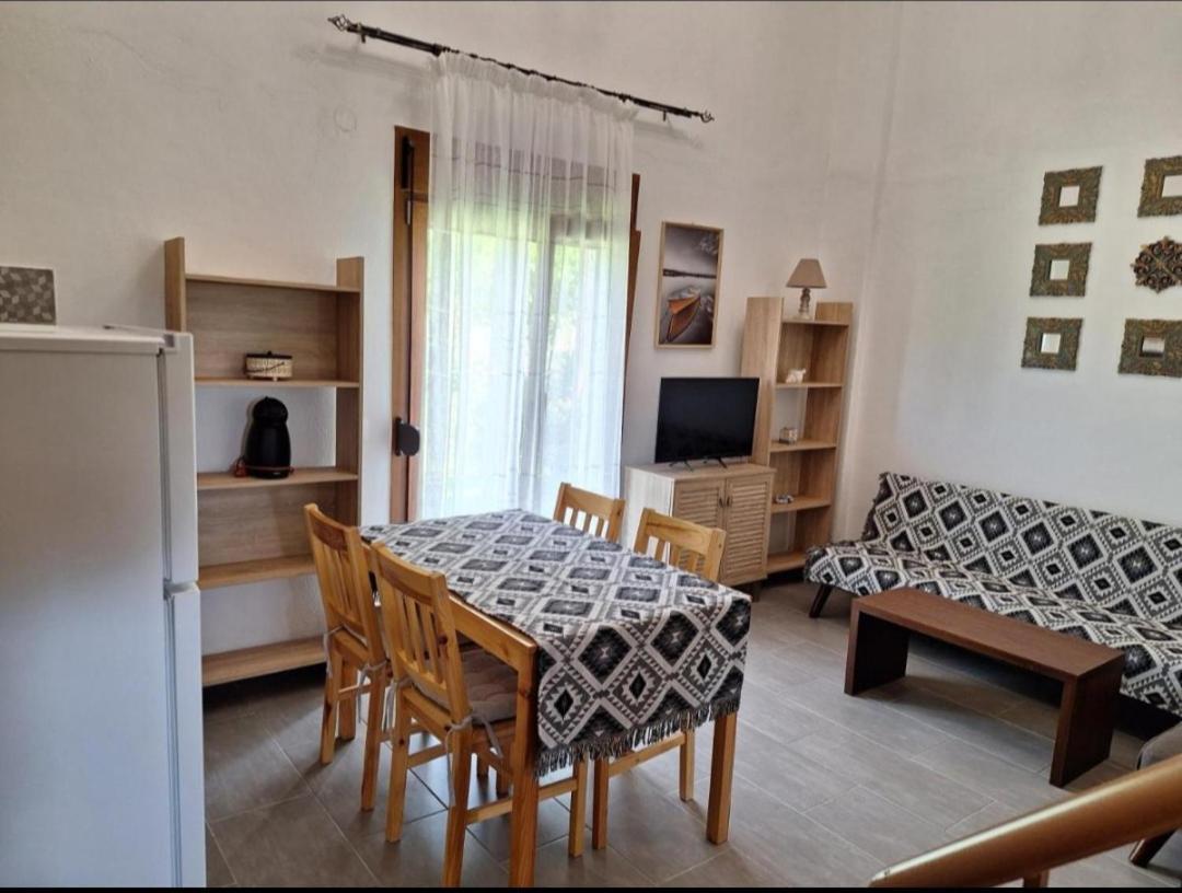 To Petrino Spiti Apartment Посиди Стая снимка