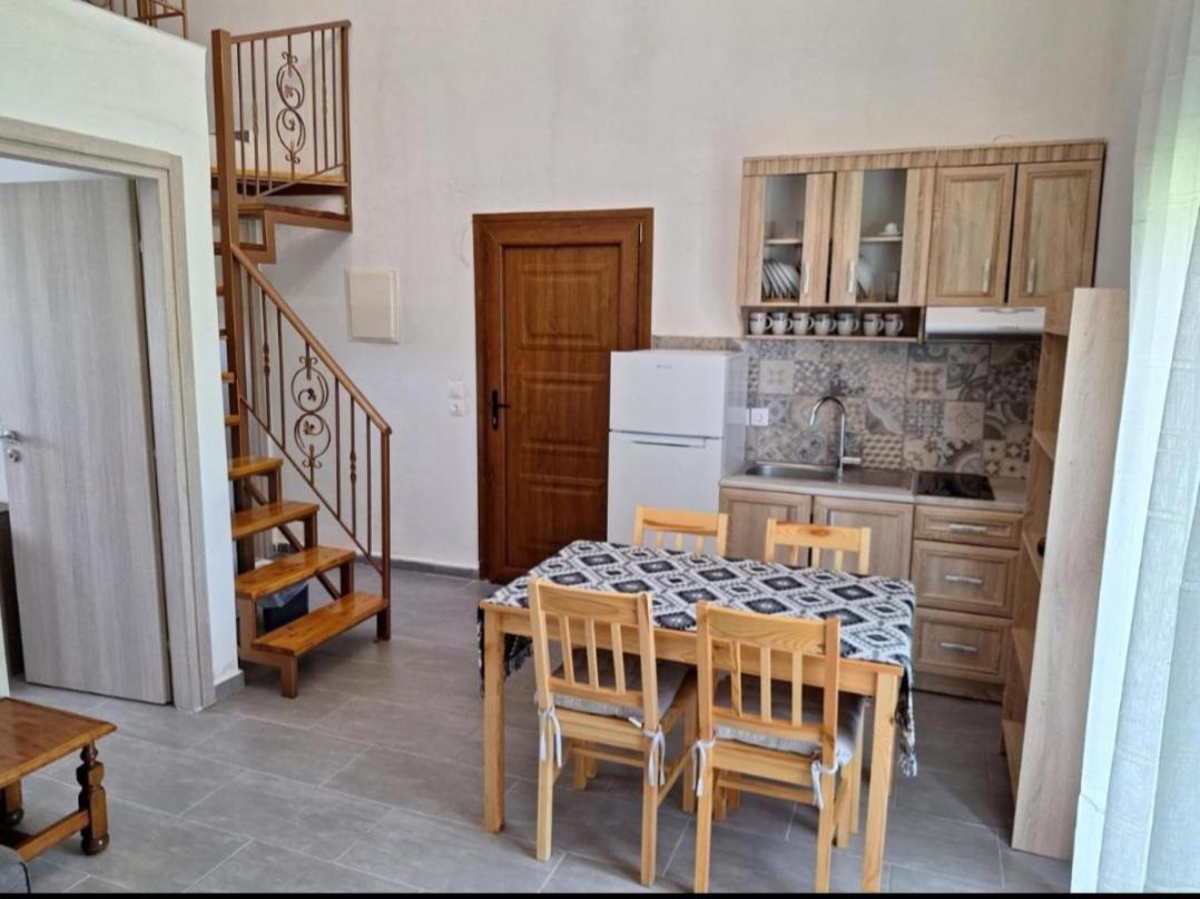 To Petrino Spiti Apartment Посиди Стая снимка