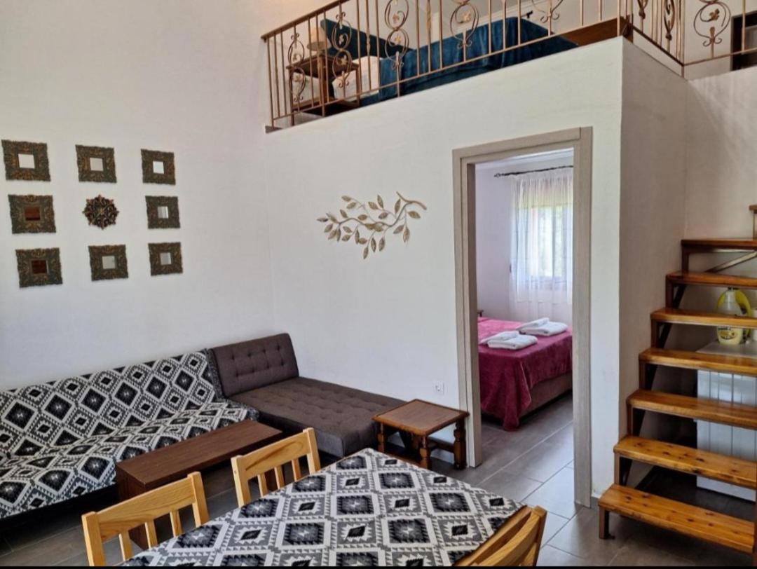To Petrino Spiti Apartment Посиди Стая снимка