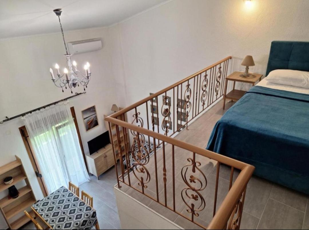 To Petrino Spiti Apartment Посиди Стая снимка